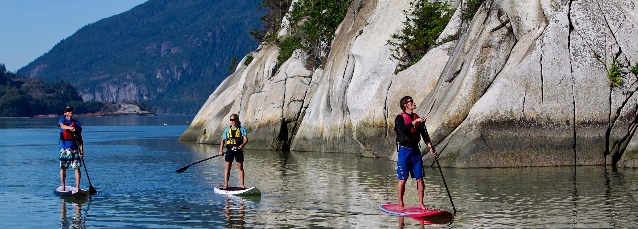 Group Stand Up Paddleboarding in Howe Sound 