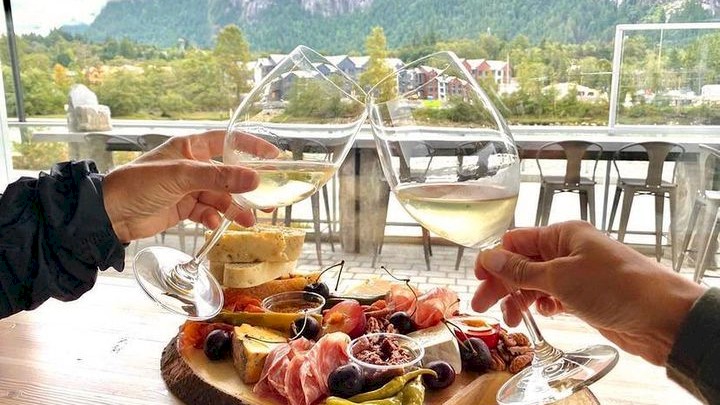 Codelia's Locket, wine bar in Squamish Bc