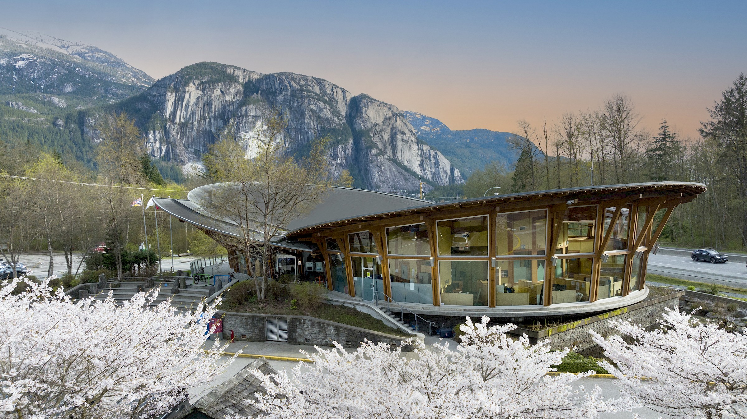 squamish tourism center