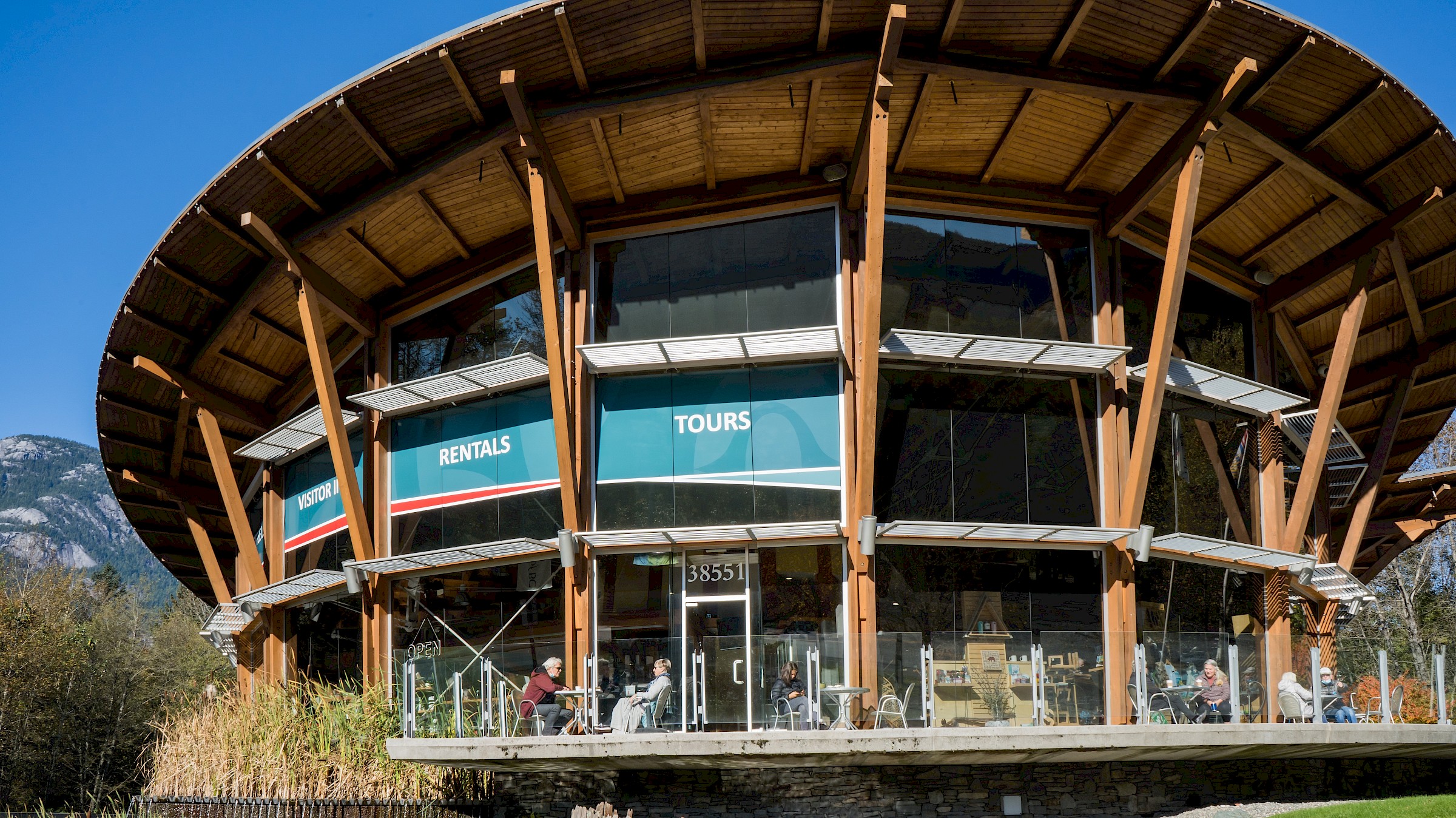 squamish tourism center