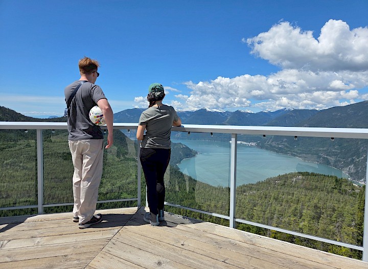 Friends overlooking the Howe Sound